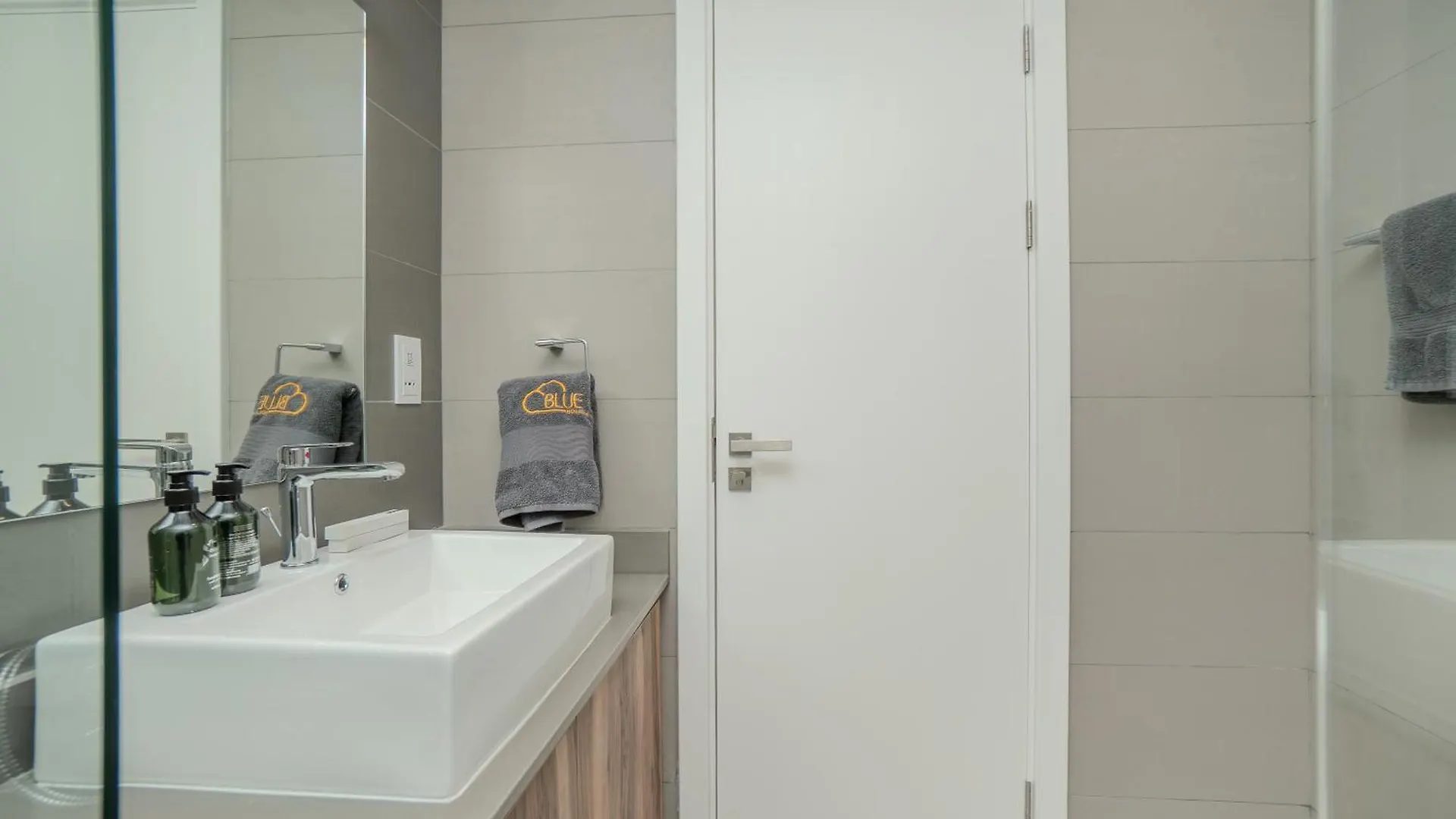 Private Luxury Studio By Blue Cloud Holidays Sharjah Apartment
